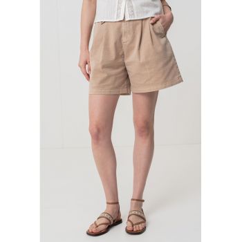 Pantaloni scurti cu croiala evazata si buzunare laterale