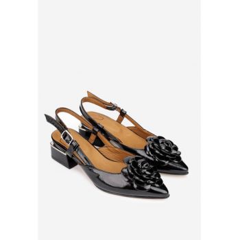 Pantofi dama  negri din piele lacuita cu ornament floare