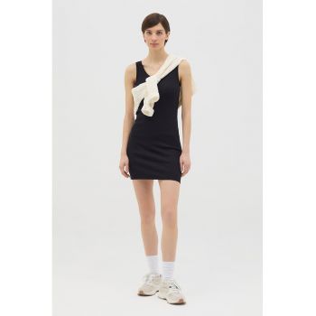 Rochie cambrata cu decolteu rotund