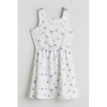Rochie fara maneci cu model floral si decolteu patrat