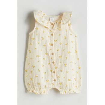 Salopeta scurta cu model floral si garnituri cu volane