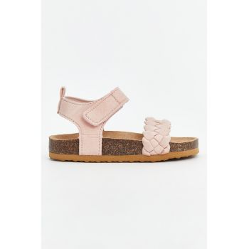 Sandale cu velcro si bareta impletita