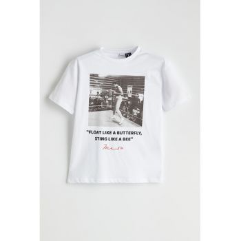 Tricou cu decolteu la baza gatului si imprimeu foto