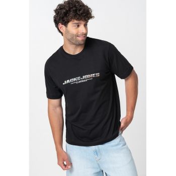 Tricou cu decolteu la baza gatului si imprimeu frontal