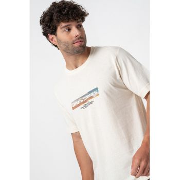 Tricou cu decolteu la baza gatului si imprimeu frontal