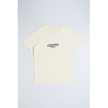 Tricou cu decolteu la baza gatului si logo pe piept