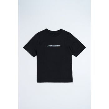 Tricou cu decolteu la baza gatului si logo pe piept