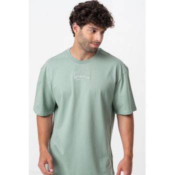 Tricou cu decolteu la baza gatului