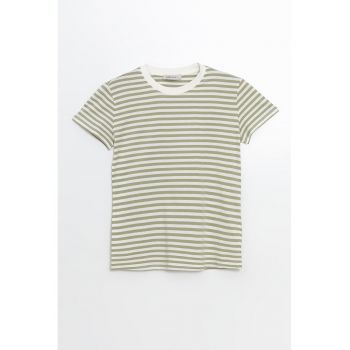 Tricou cu model in dungi si decolteu la baza gatului