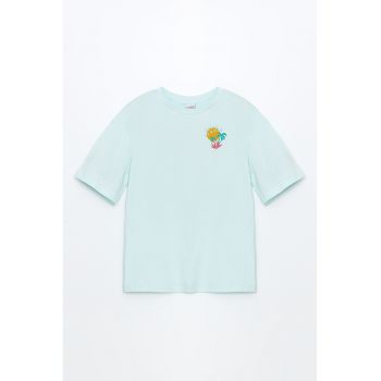 Tricou de bumbac cu imprimeu si decolteu la baza gatului