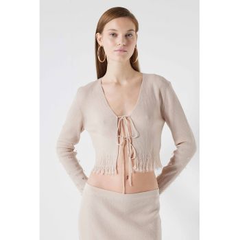 Cardigan crop cu aplicatii cu margele