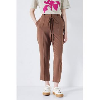 Pantaloni crop cu pense
