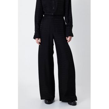 Pantaloni cu croiala ampla si model houndstooth