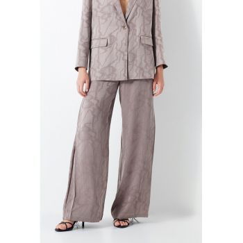 Pantaloni cu croiala ampla si talie elastica