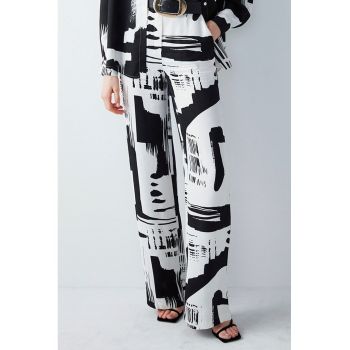 Pantaloni cu croiala dreapta si model abstract