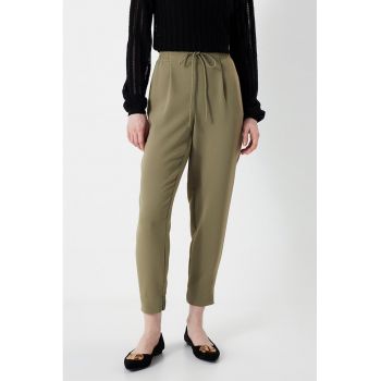Pantaloni jogger cu talie ajustabila