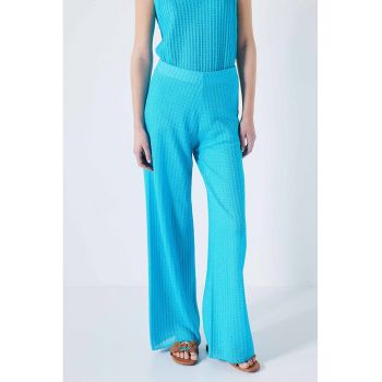 Pantaloni texturati cu croiala ampla