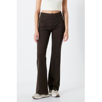 Pantaloni uni evazati