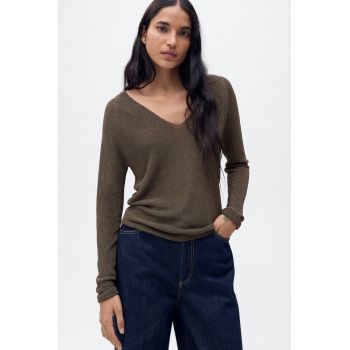 Pulover cu insertii de lurex si decolteu in V