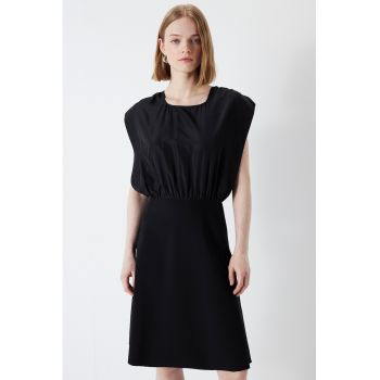 Rochie midi evazata cu decolteu rotund