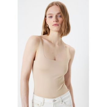 Top slim fit cu decolteu patrat