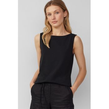 Tricou cu model uni si decolteu barcuta