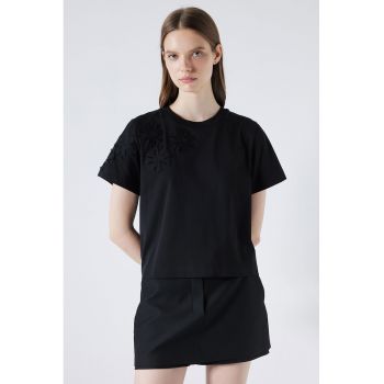 Tricou din bumbac cu decolteu la baza gatului