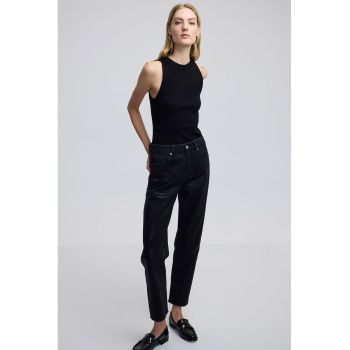 Blugi mom fit