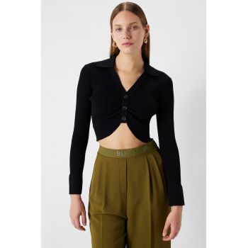 Bluza crop cu guler ascutit