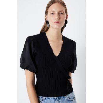 Bluza cu decolteu in V si maneci bufante