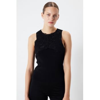 Bluza fara maneci cu broderie