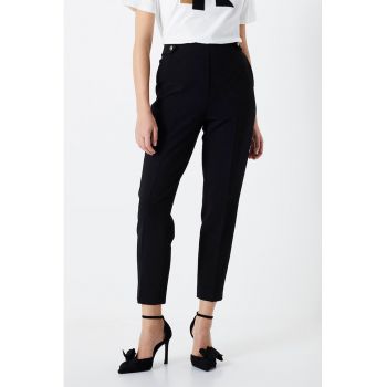 Pantaloni crop cu nasturi decorativi