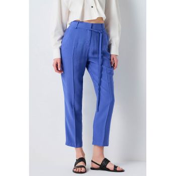 Pantaloni crop cu pense