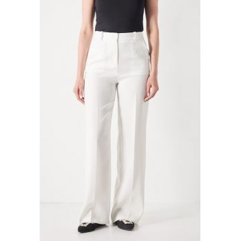 Pantaloni evazati cu buzunare
