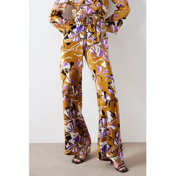 Pantaloni evazati cu snur de ajustare in talie