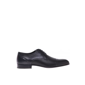 Pantofi din piele cu design perforat