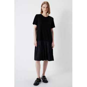 Rochie midi dreapta cu decolteu rotund