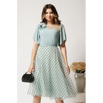 Rochie midi verde mint din voal in clos cu buline catifelate si floare pe bust- Viada ieftina
