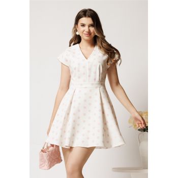 Rochie scurta alba din stofa in clos cu buline roz si curea in talie ieftina