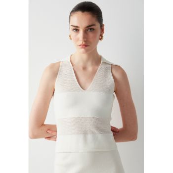 Top cu model uni si decolteu in V