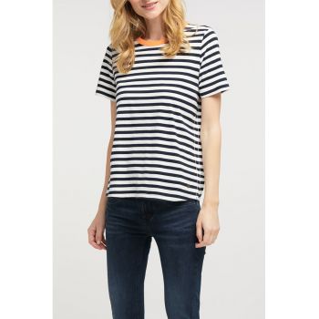 Tricou cu decolteu la baza gatului si model in dungi