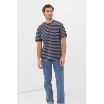 Tricou din amestec de bumbac cu decolteu la baza gatului si model in dungi