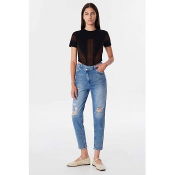 Blugi crop cu decupaje