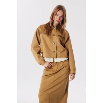 Jacheta crop cu guler ascutit Jacheta crop cu guler ascutit