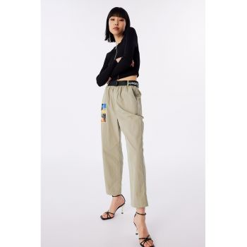 Pantaloni crop cu imprimeu foto Pantaloni crop cu imprimeu foto