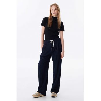 Pantaloni cu croiala ampla si talie ajustabila