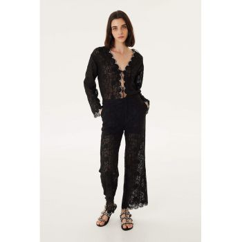 Pantaloni de dantela cu croiala ampla