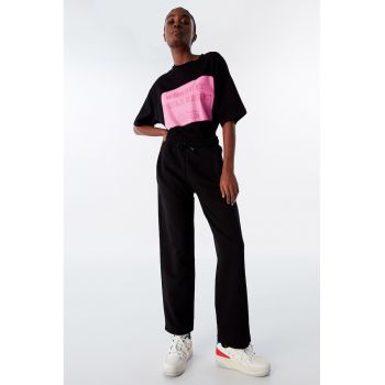 Pantaloni de trening cu croiala conica