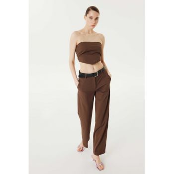 Pantaloni drepti cu o curea
