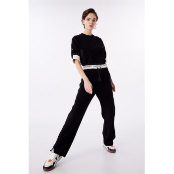 Pantaloni drepti de trening cu banda text